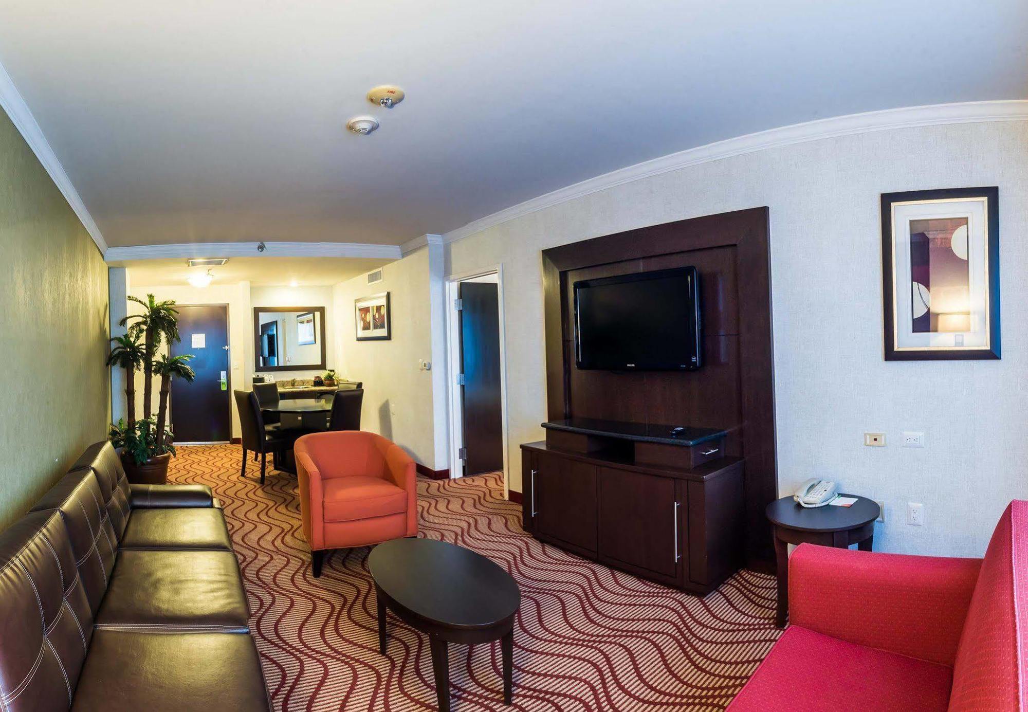 Courtyard By Marriott San Luis Potosi Hotel Exterior photo